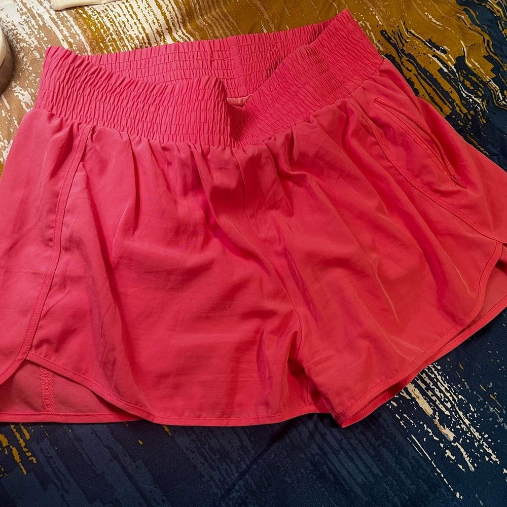 Pink Athletic Shorts with Elastic Waistband and Quick-Dry Fabric